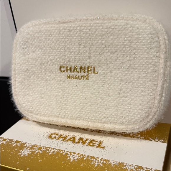 CHANEL MAKE UP SET - Picture 5 of 9